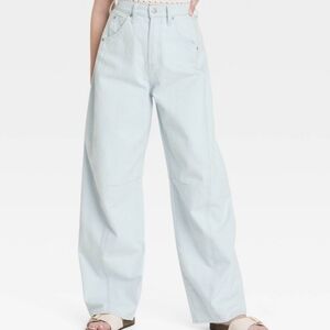 Women's High Rise Curved Leg Light Wash Pants Universal Threads Size 6